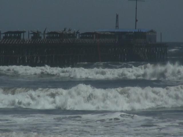 Disponen cierre de puertos y caletas de Lambayeque por oleajes anómalos
