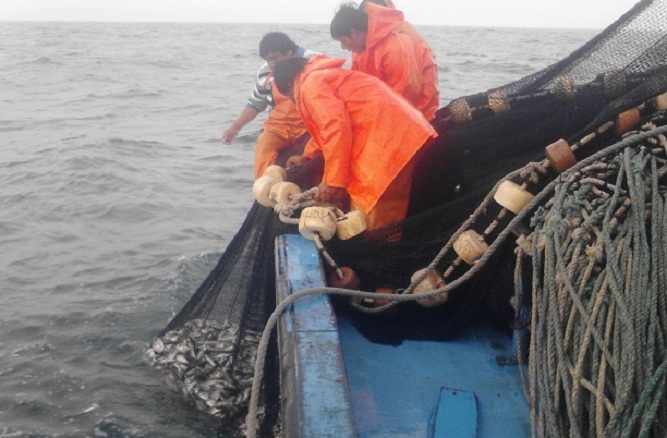 Entregarán equipos de radio para emergencias a pescadores artesanales de Lambayeque