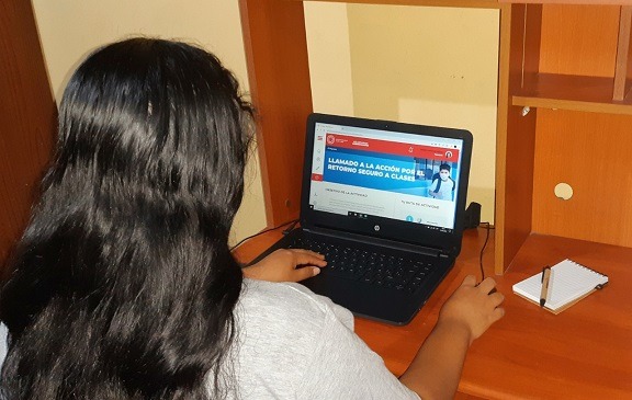 Voluntarios del Bicentenario participan en campaña informativa para retorno seguro a clases 