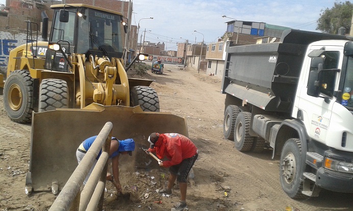 Inician trabajos de limpieza de alcantarillas en Chiclayo en prevención de lluvias