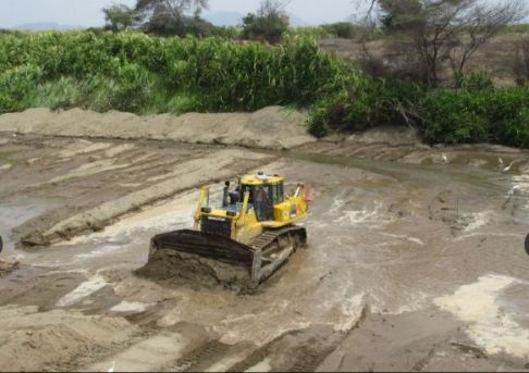 Avanzan limpieza y encauzamiento de ríos Zaña y Olmos