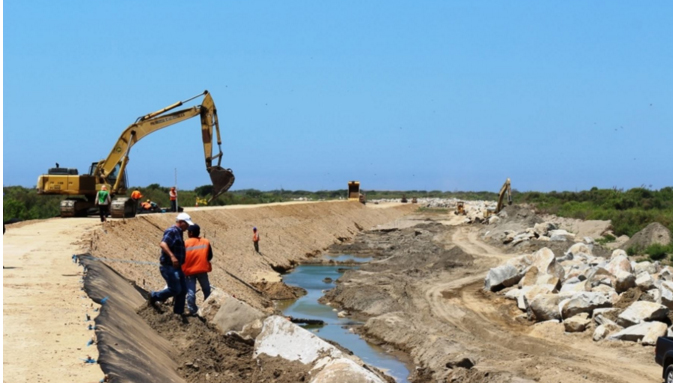 Peligra obra que se ejecuta en ribera del río Reque por lluvias