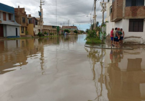Advierten que eventuales lluvias afectarían al 70 % de viviendas colapsadas en Lambayeque