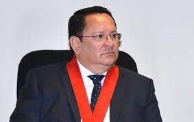  Magistrado Luis Arce Córdova presenta su declinación al pleno del JNE