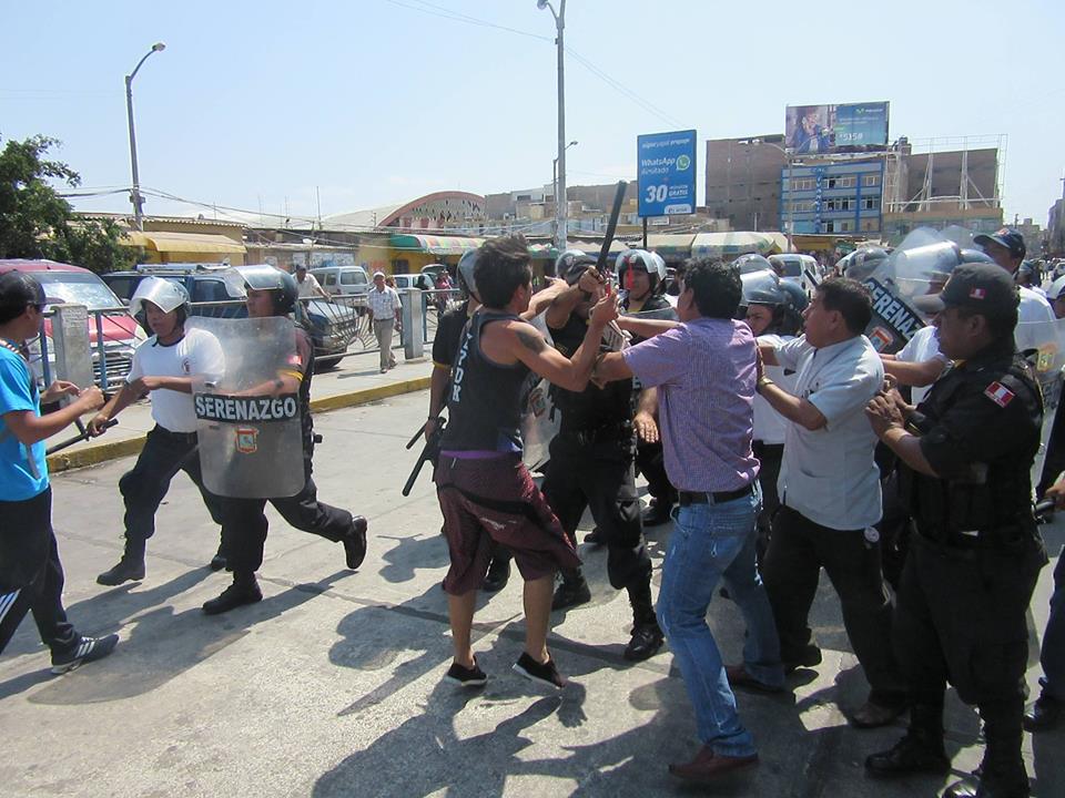 Comerciantes informales del mercado Modelo se enfrentaron a policías municipales de Chiclayo