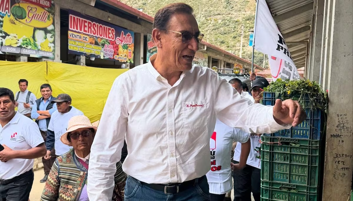 Martín Vizcarra sigue en campaña electoral aunque no puede ser candidato