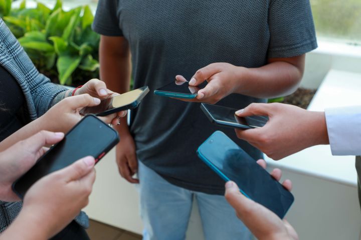 Hoy inicia bloqueo de más de 130 mil celulares no registrados en lista blanca y con historial negativo