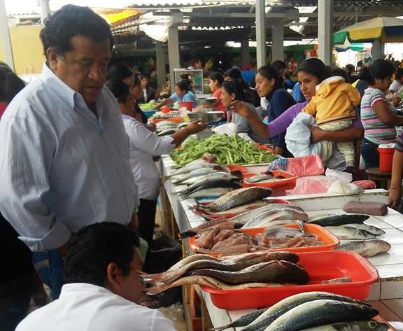 Decomisan productos vencidos y balanzas adulteradas en el mercado de Monsefú