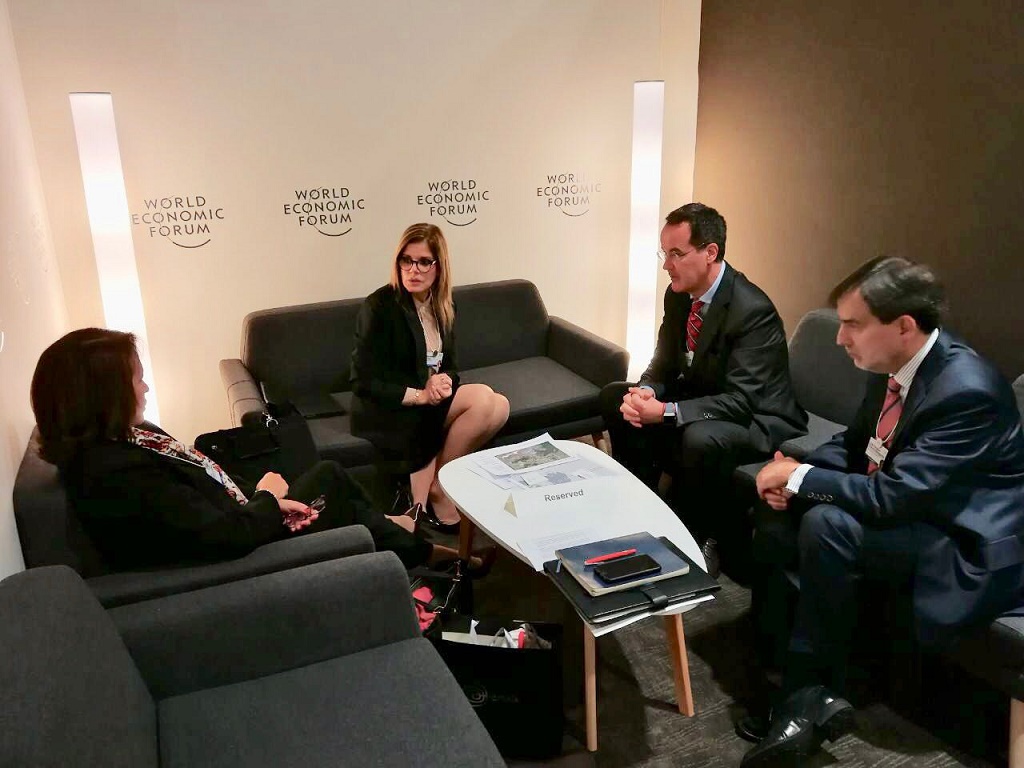 Premier Mercedes Araoz participa en foro económico mundial dirigido a las mujeres