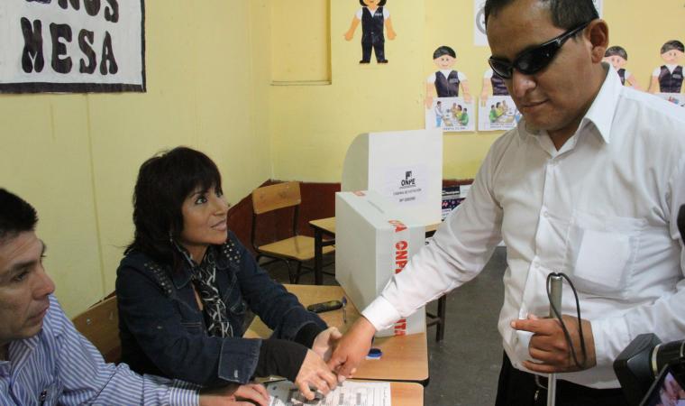 Onpe dispondrá mesas de sufragio especiales para personas con discapacidad