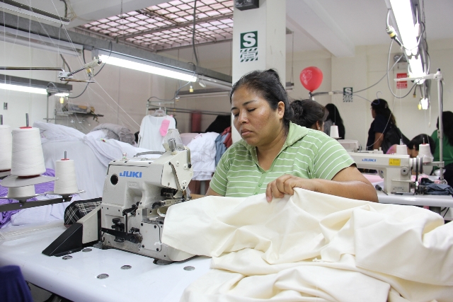 Mas de 43 mil microempresarios generan economía social y empleo con créditos a la pequeña empresa