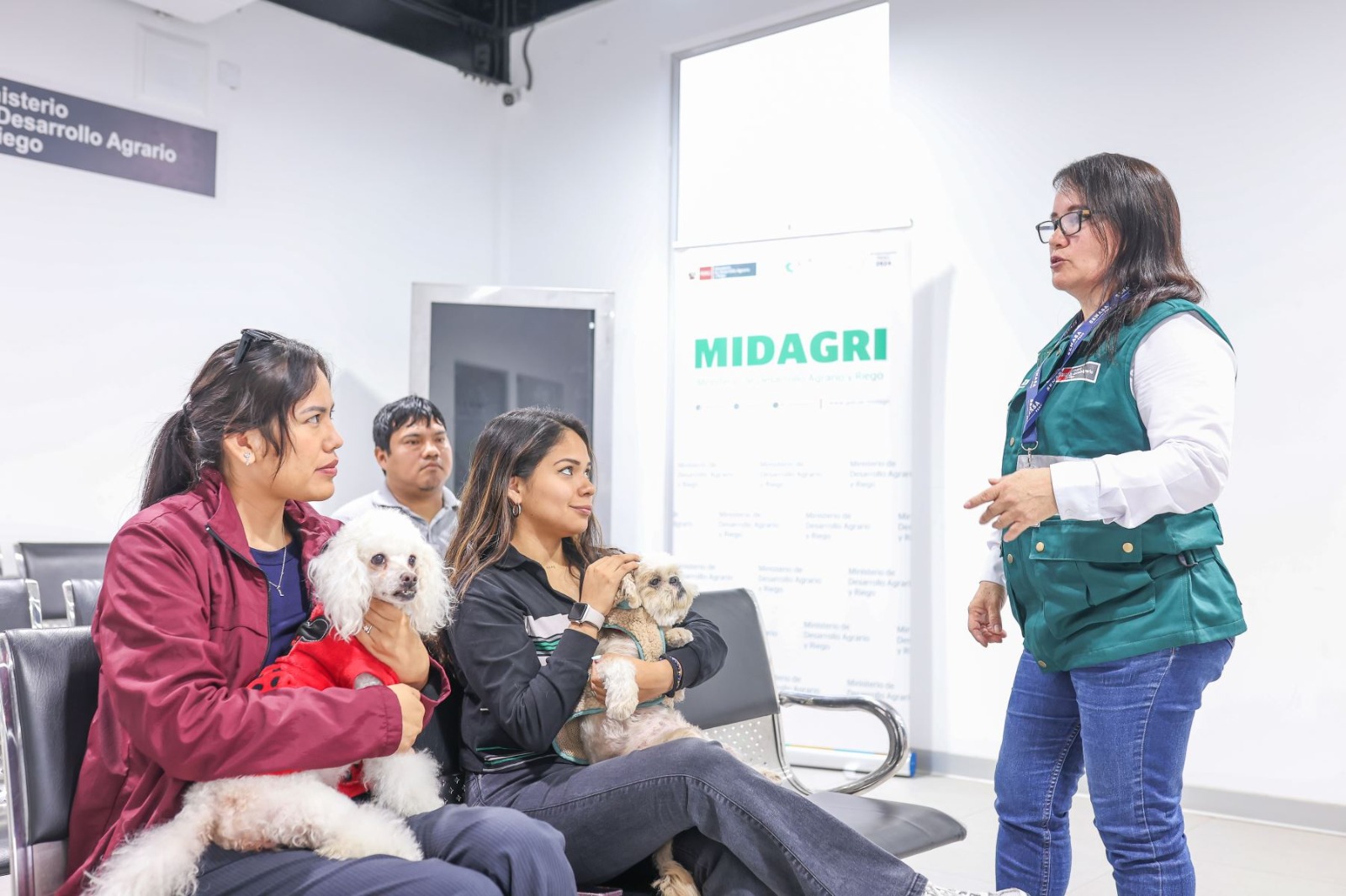 Conoce los requisitos para ingresar o salir del país con tu mascota