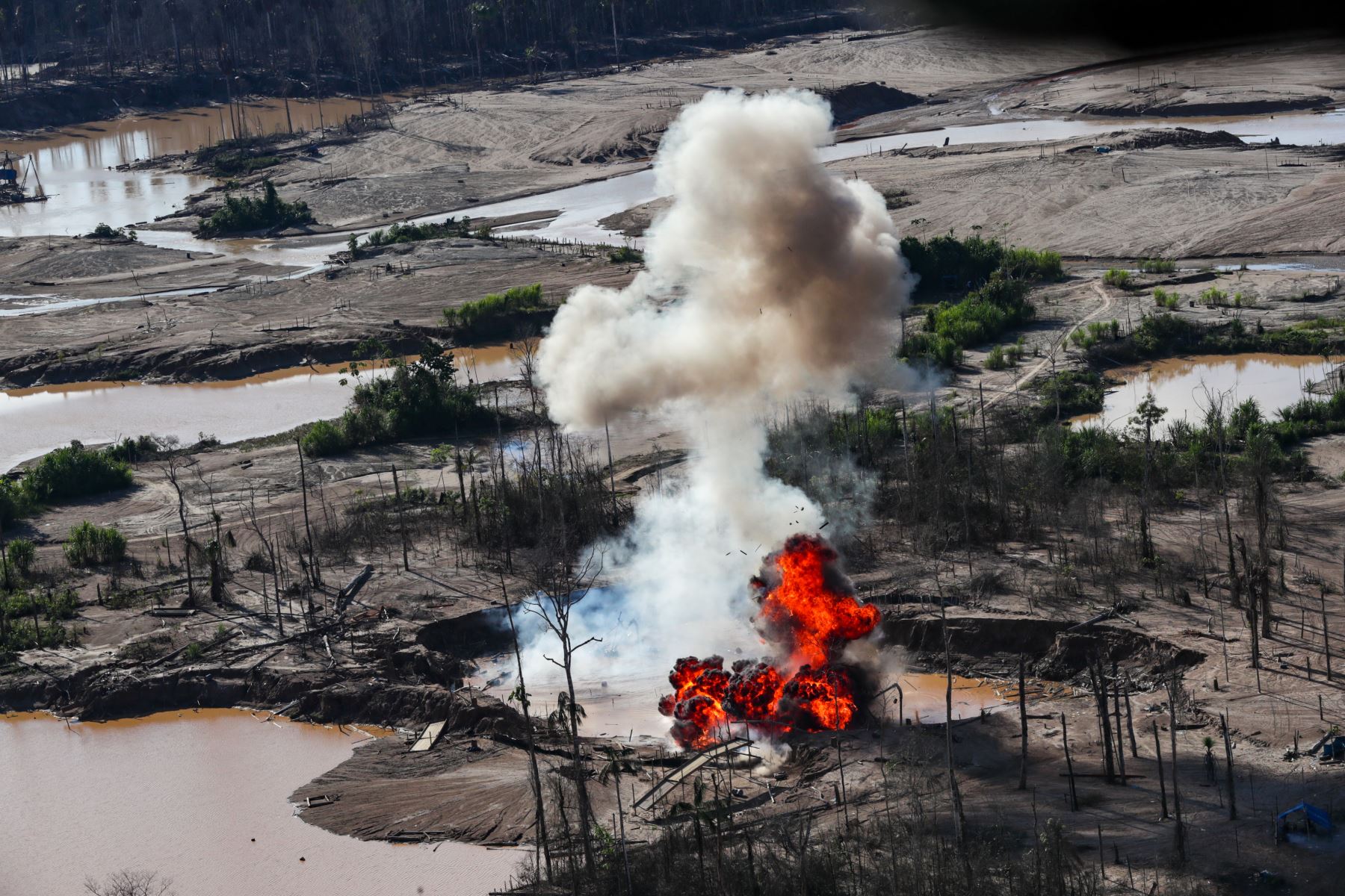 Empresarios y trabajadores piden encontrar soluciones para erradicar minería ilegal