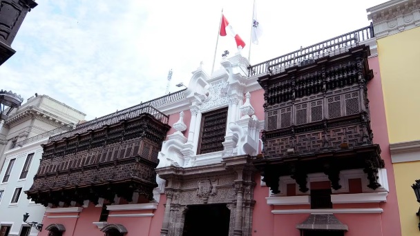 Perú condena actos de violencia en Bolivia y llama al diálogo político