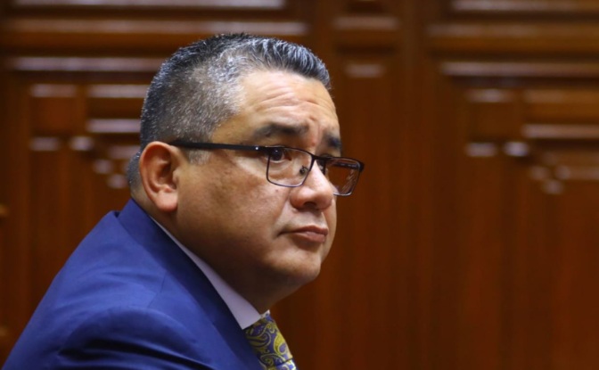 PJ dicta impedimento de salida por 18 meses contra exministro Santiváñez