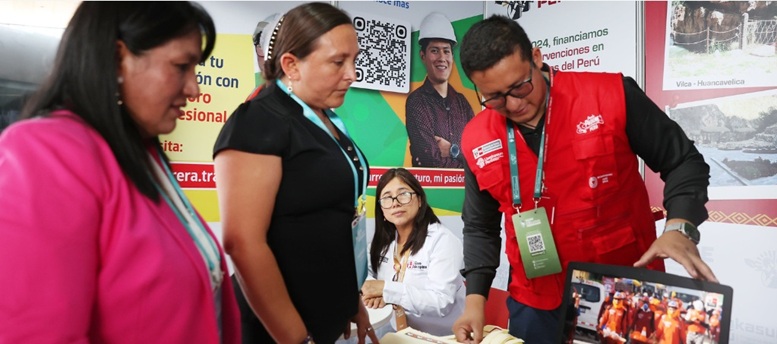 “Programa Llamkasun Perú del MTPE beneficia principalmente a mujeres”, destacó ministro de Trabajo