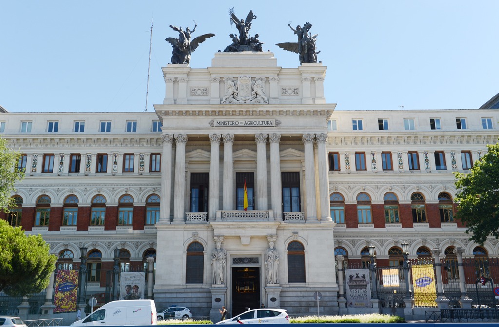 Congresista Yarrow pide al Midagri explicaciones por compra irregular de úrea 