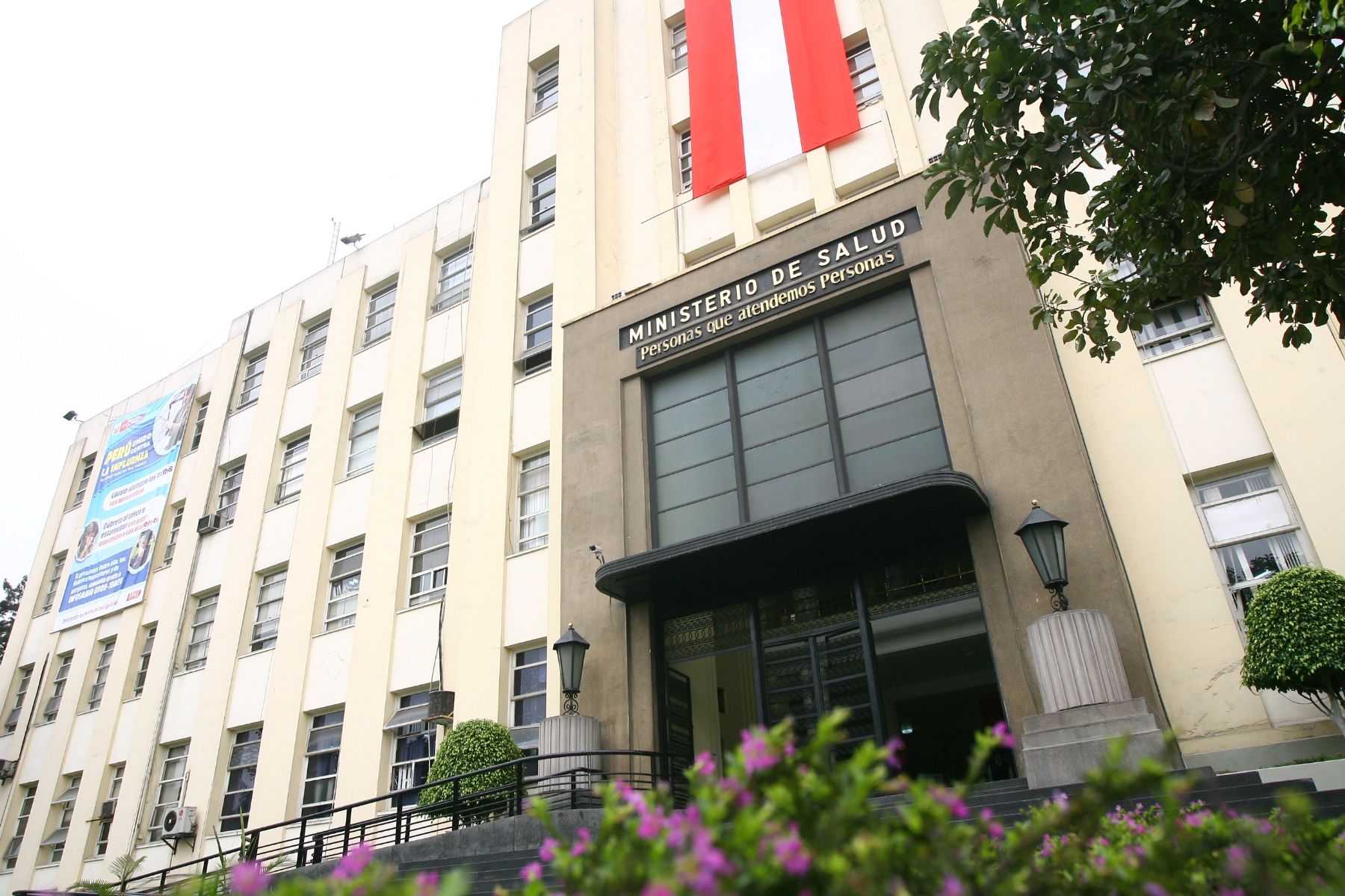 Director del Hospital Regional Lambayeque se reúne con ministra de Salud