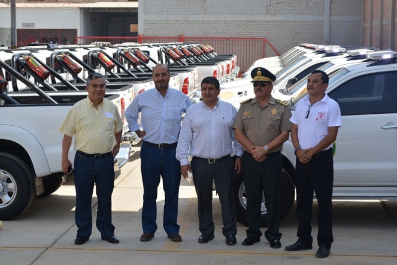 Gobierno regional entregó 30 camionetas para la Policía en Lambayeque