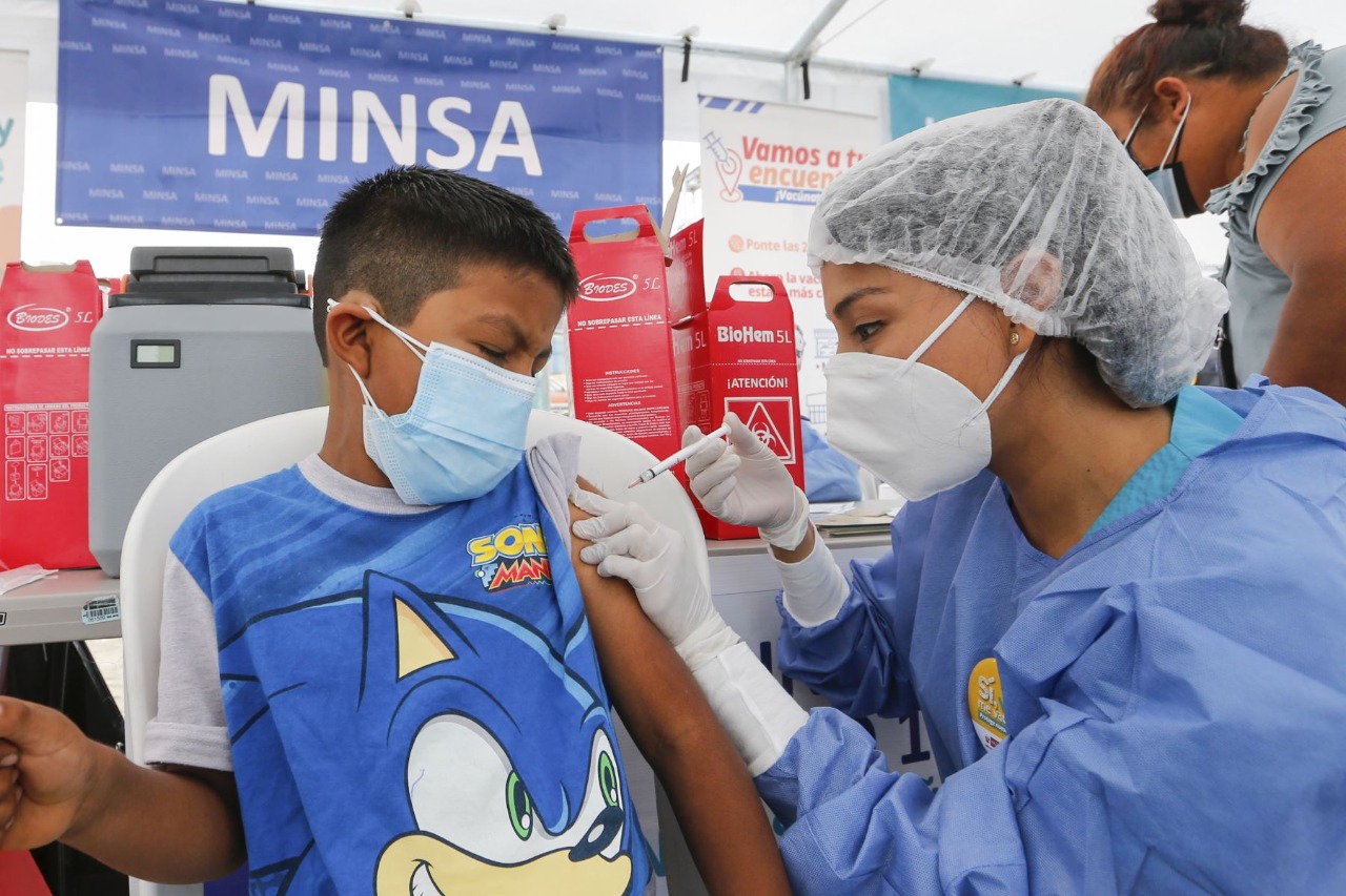 Covid-19: en Perú el 30.90 % de la población objetivo se aplicó la tercera dosis