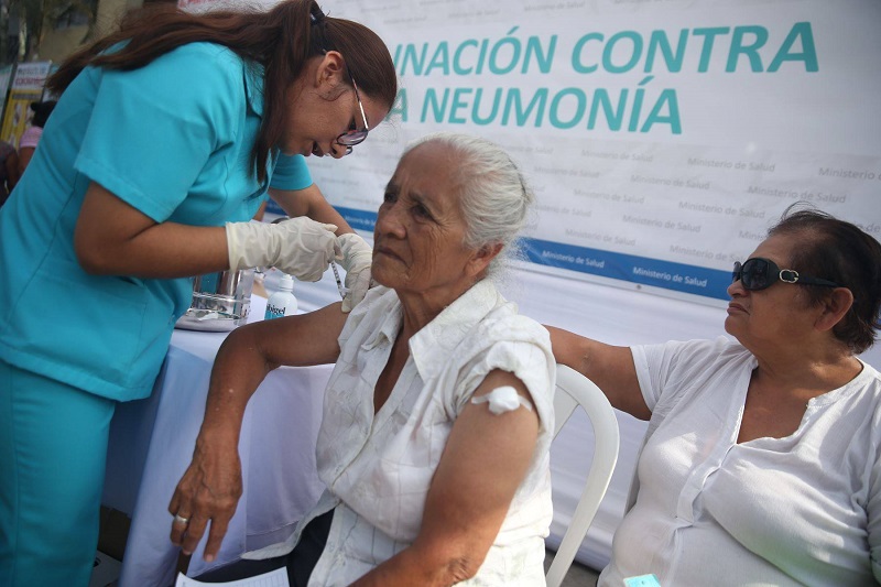Minsa vacunará contra el neumococo a adultos mayores en sus domicilios
