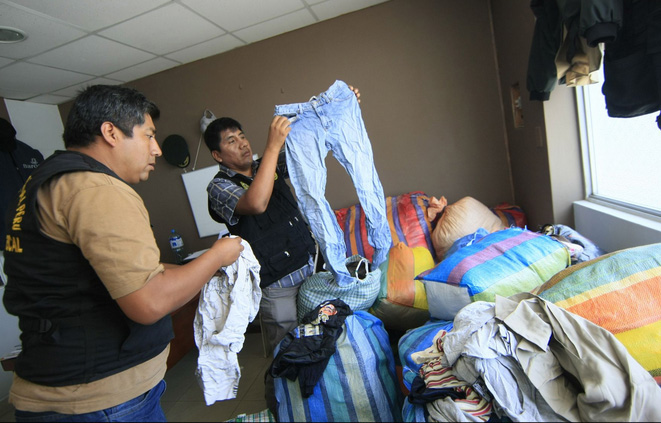 Mocupe: Intervienen vehículo que transportaba ropa usada