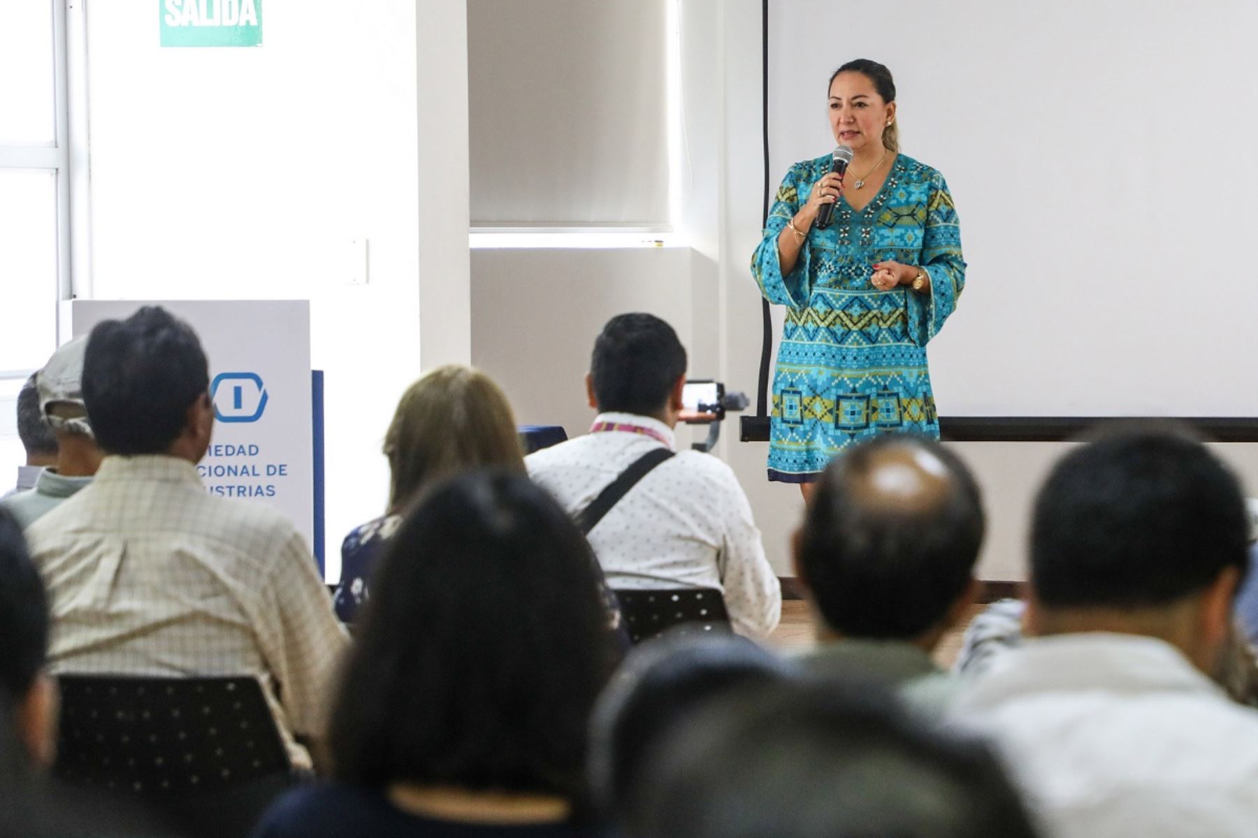 Mypes generarán 800 empleos al fabricar muebles para Panamericanos