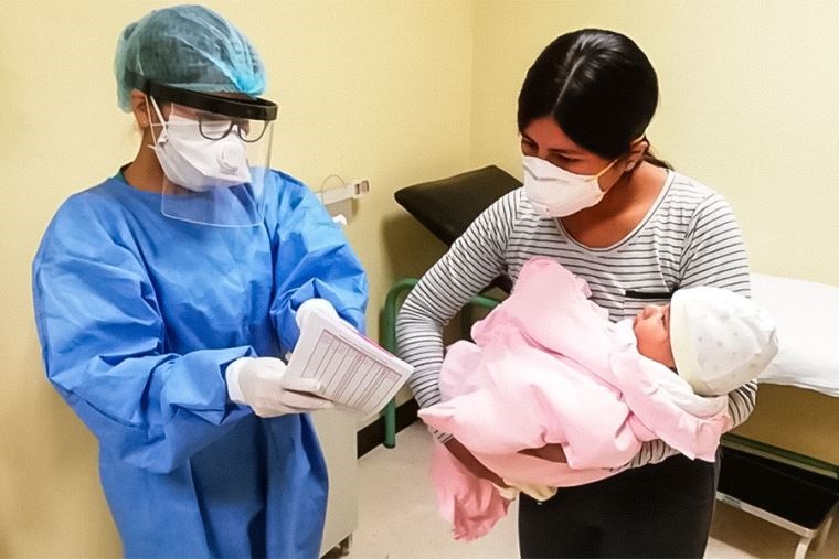 Más de dos millones de partos y cesáreas financió el SIS desde el 2013