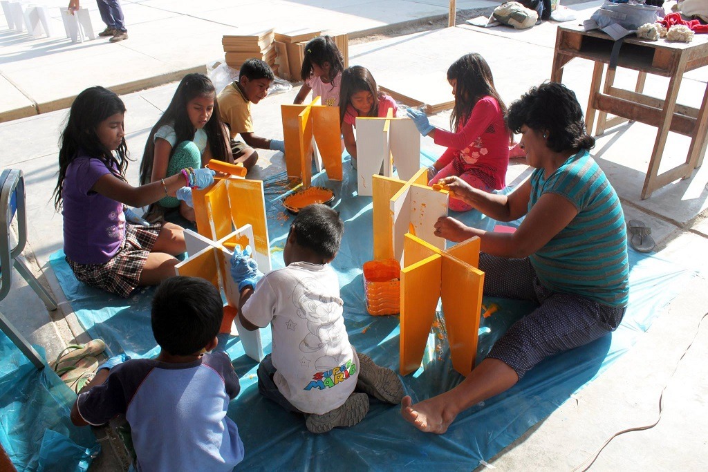 Peruano egresado de Harvard busca mejorar diseño e infraestructura de colegios