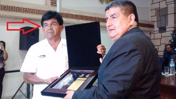 Detienen a policía  por presunto cobro de coima