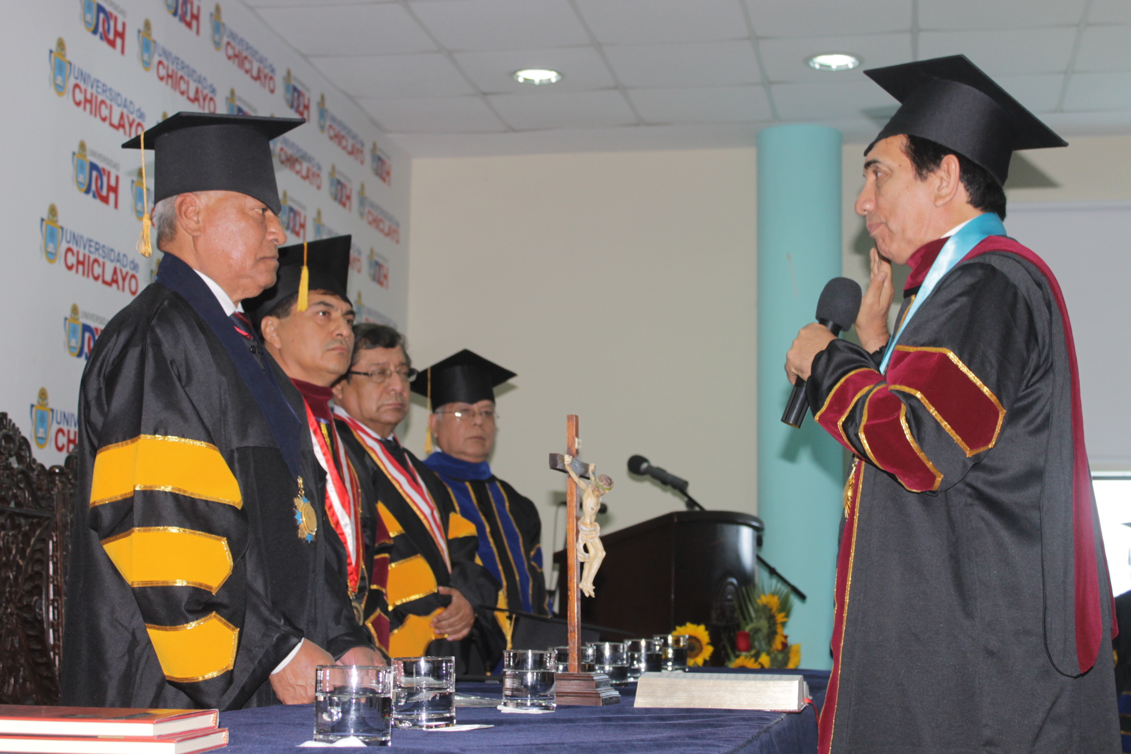 Universidad de Chiclayo juramenta a nuevo rector 