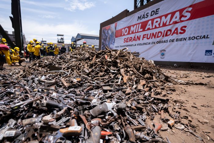 Transformarán más de 10 500 armas de uso civil en juegos infantiles y mini gimnasios de acero