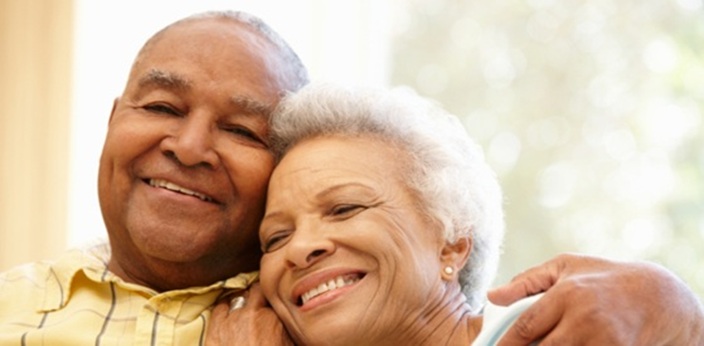 Por qué es importante estar atentos a la salud ocular de adultos mayores desde los 65 años  