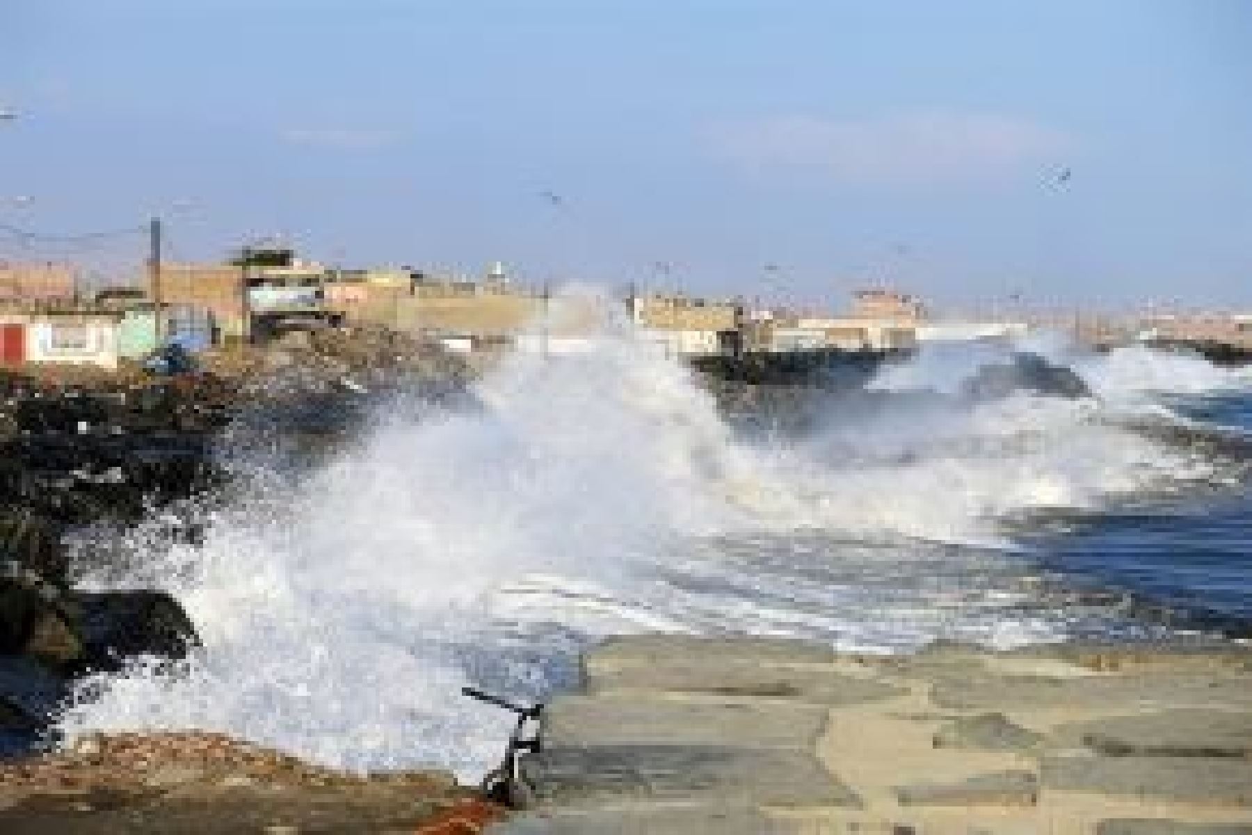 Pronostican oleajes moderados hasta el martes 24 en el  litoral centro y norte del país