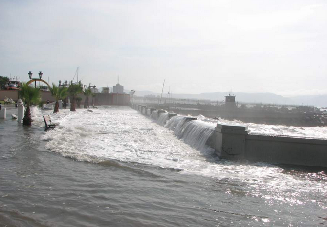 Alertan que oleajes irregulares se registrarán desde mañana en el litoral norte