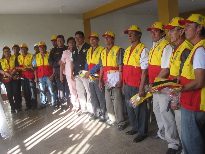   Entregan implementos para juntas vecinales de Olmos