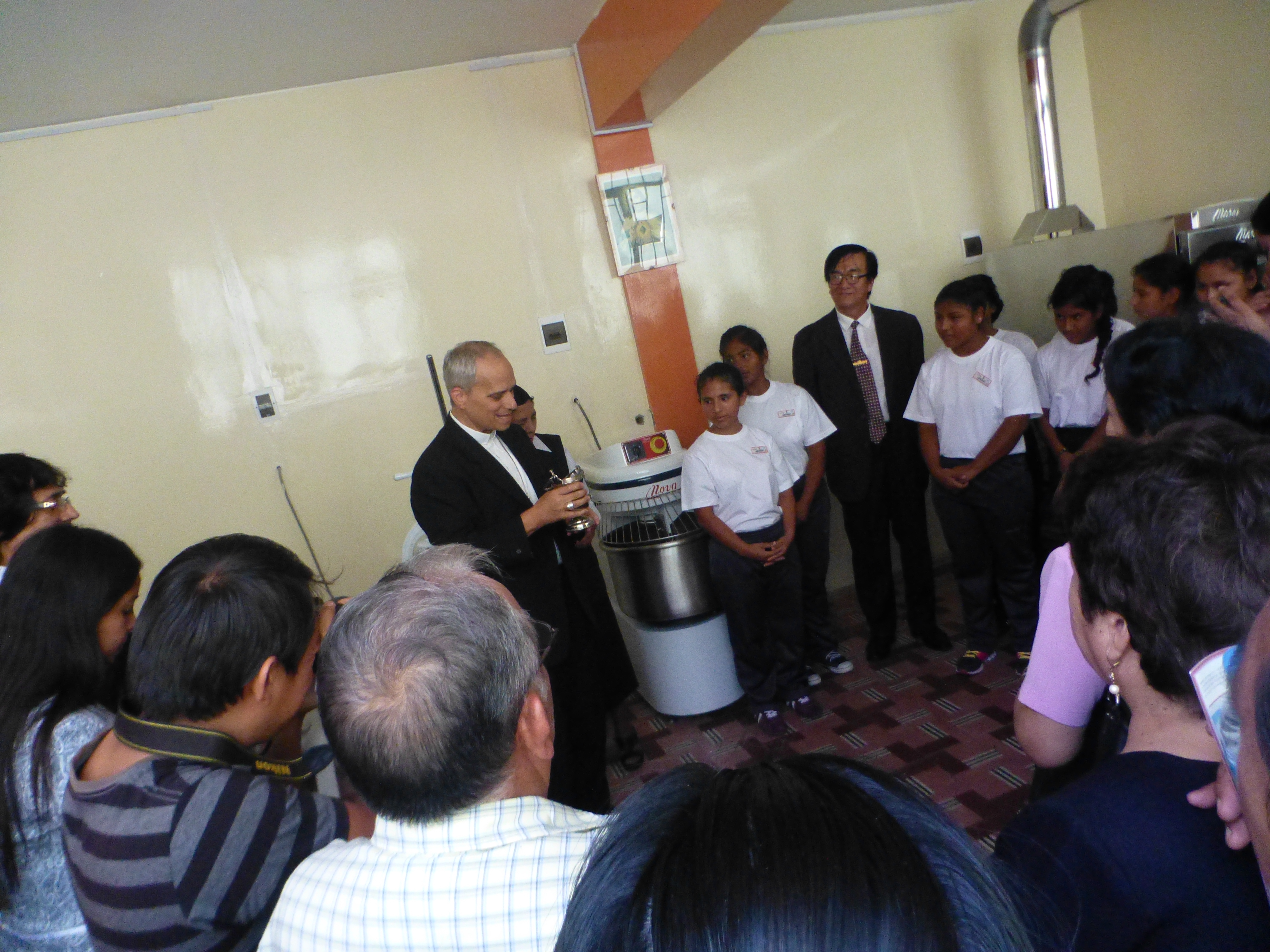 Inauguran panadería “Pan de Vida” en el albergue Rosa María Checa