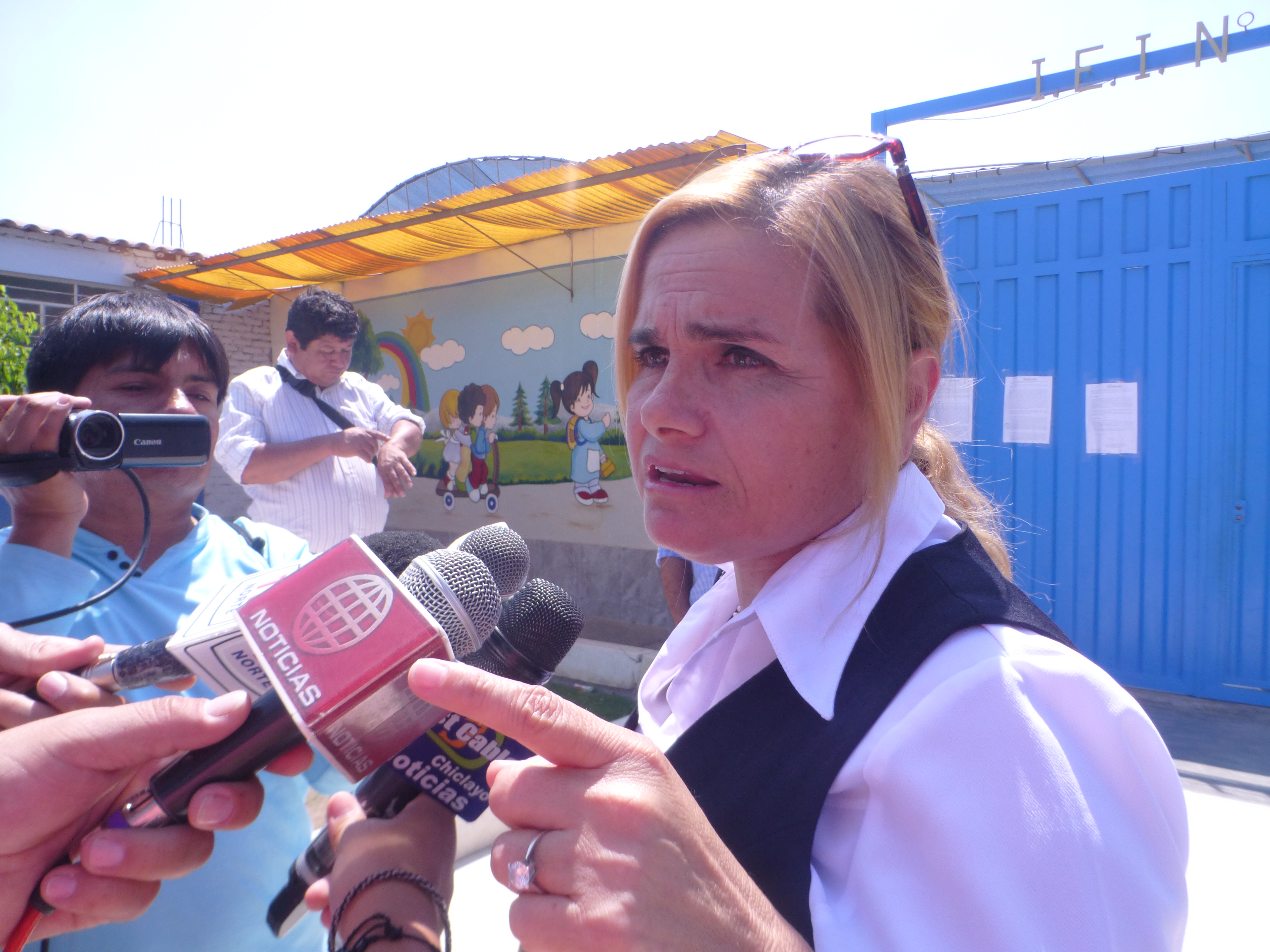 Padres de familias se enfrentan  por la dirección  del colegio inicial N°049