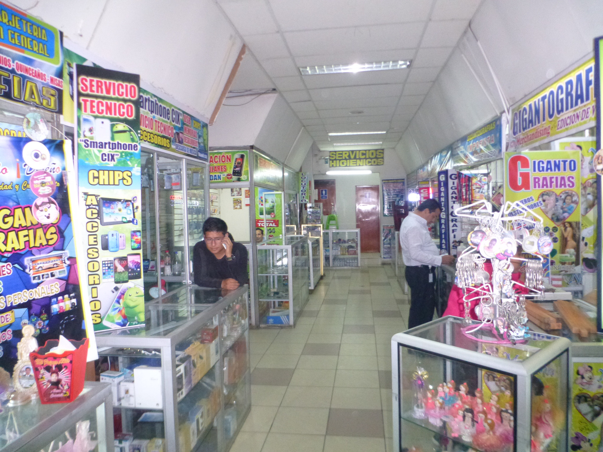 Durante operativo clausuran varios locales comerciales