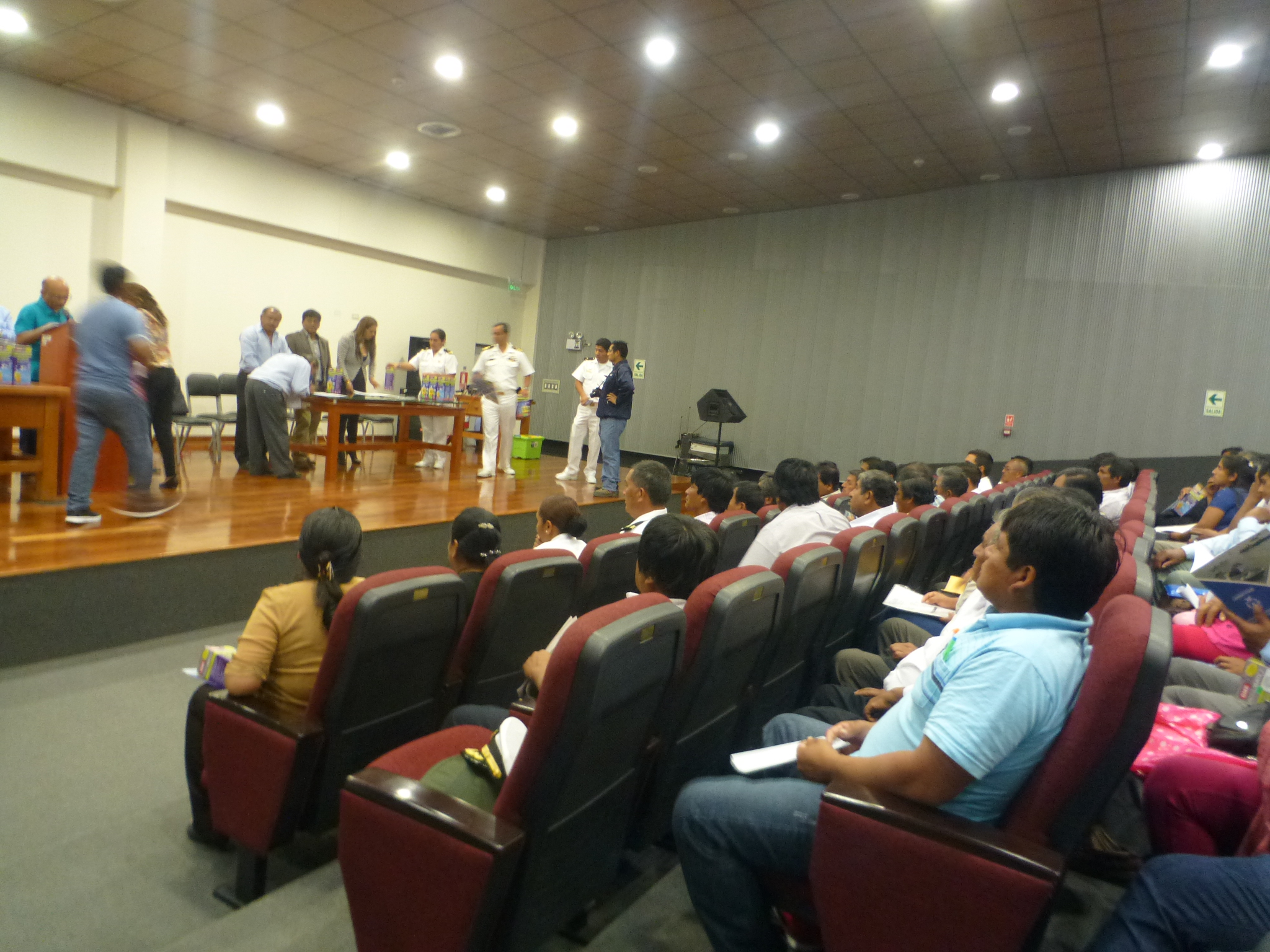 Entregan radiobalizas a pescadores artesanales por el fenómeno de El Niño