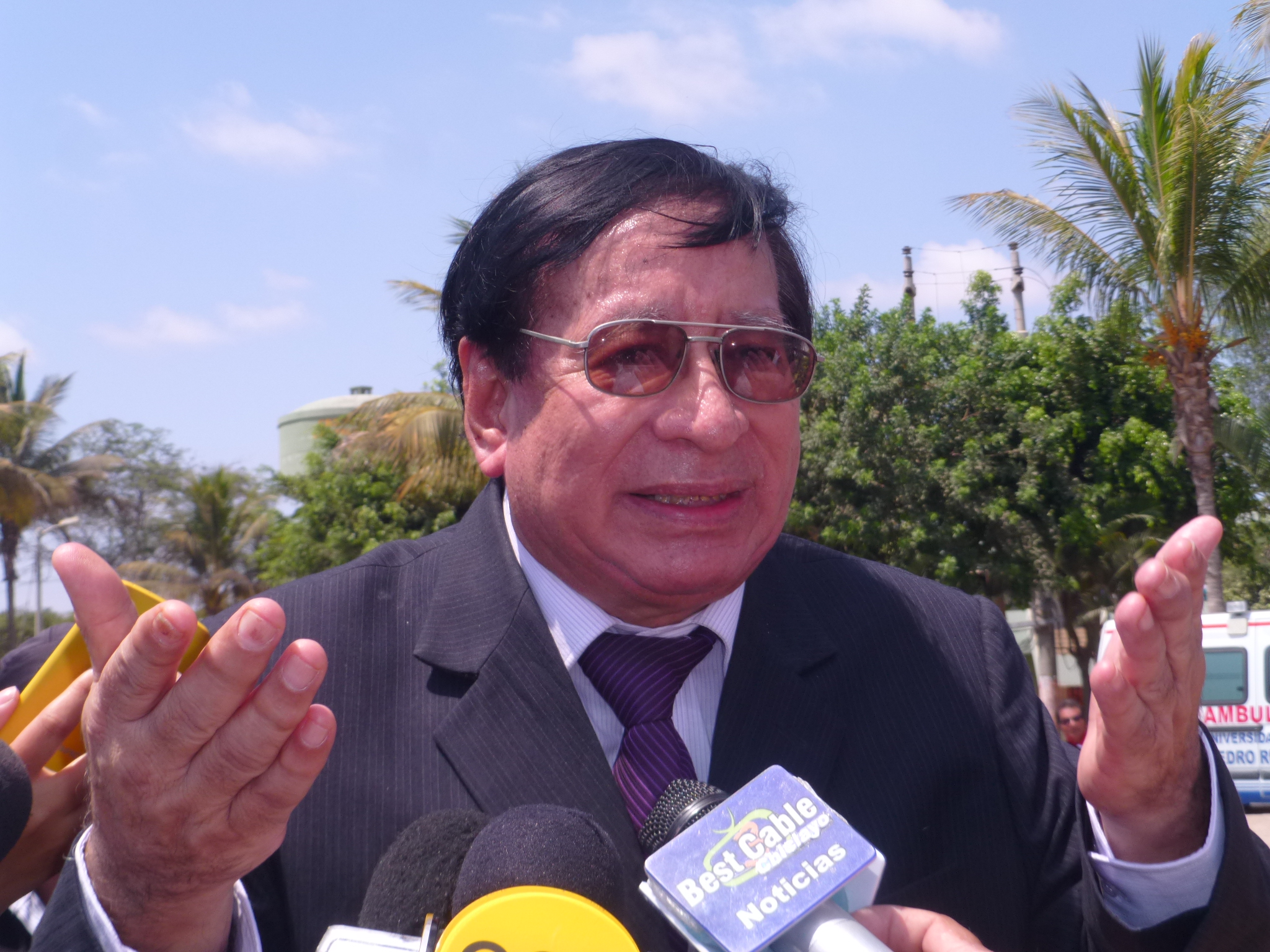 Rector de la UPRG asume sus funciones