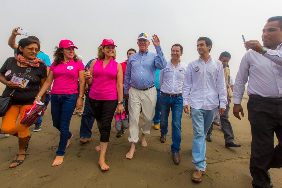 Pablo Kuczynski dialogó con pescadores y agricultores de Morrope