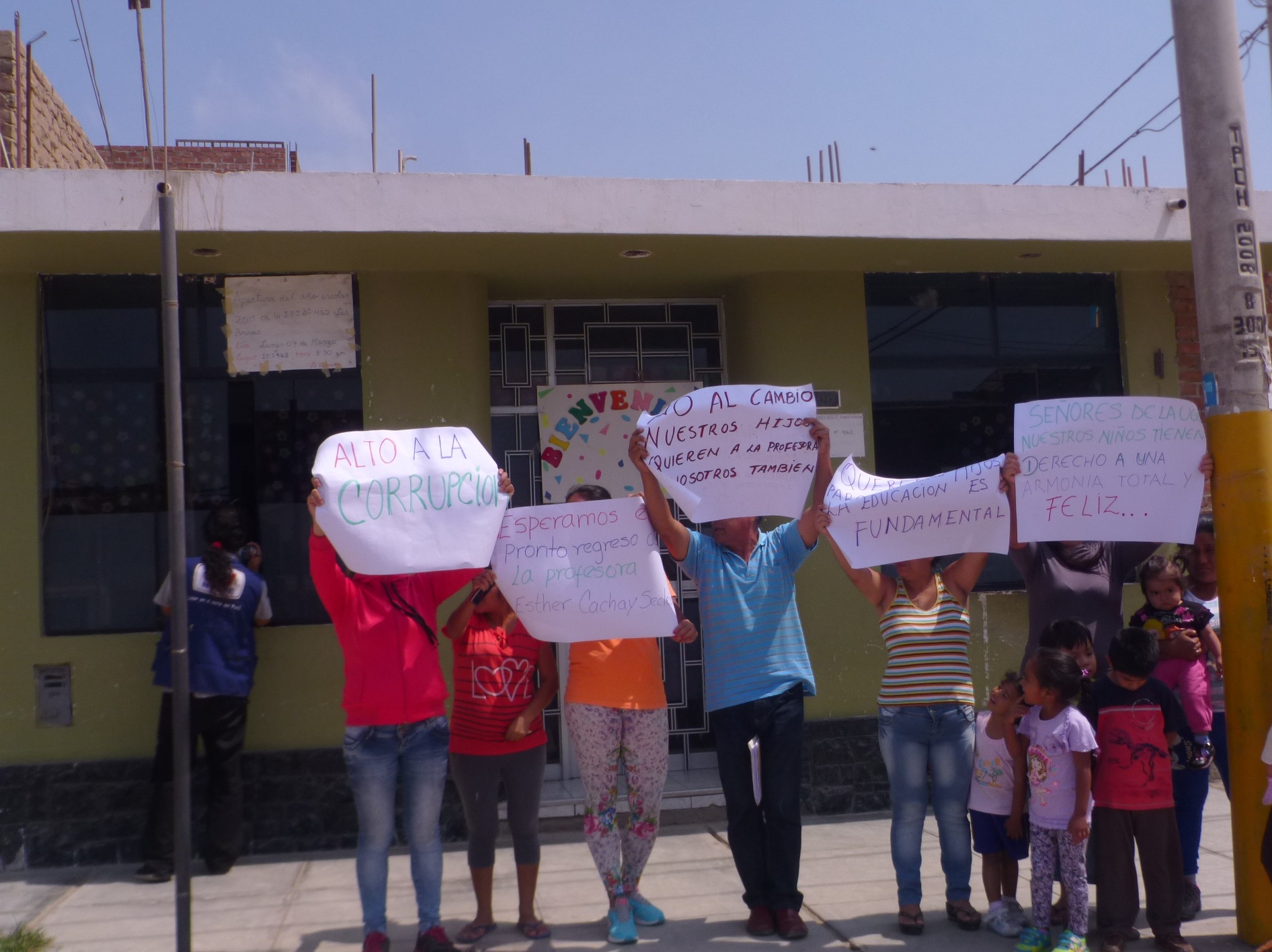 Padres de familias piden retorno de docente en la I.E.I. Nº 462