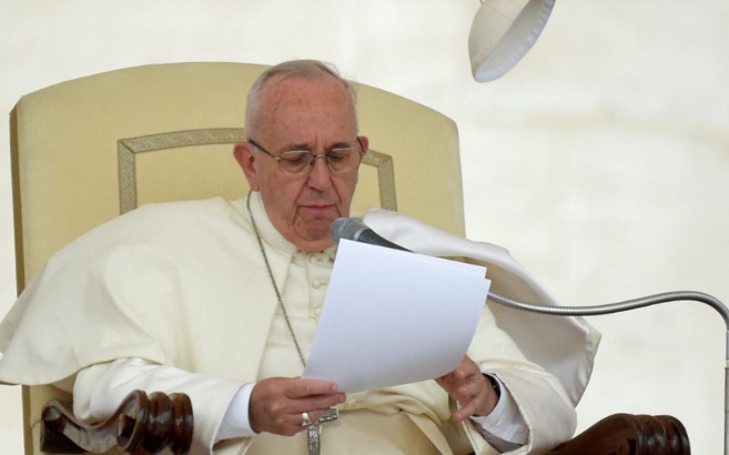 Papa Francisco continúa con terapia de oxígeno a altos flujos y uso de cánulas nasales