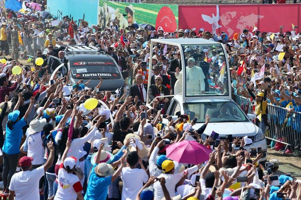 Más de un millón y medio de fieles acompañaron al Papa Francisco en Trujillo