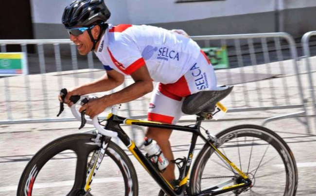 Peruano Israel Hilario es campeón del mundo en paraciclismo