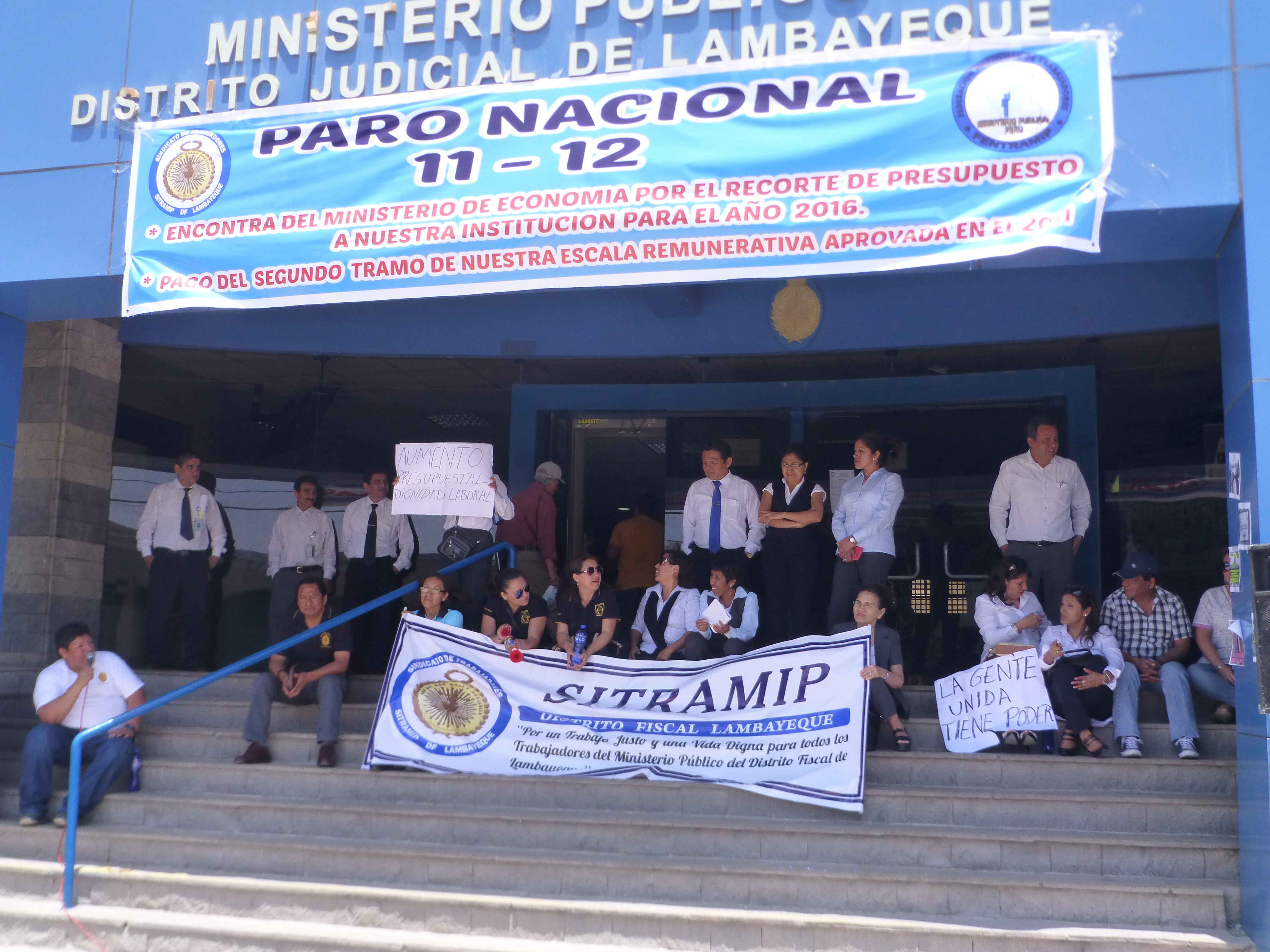 Trabajadores judiciales marchan por mejoras salariales