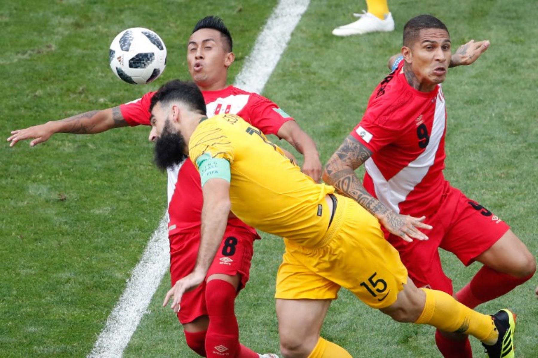 Perú derrotó 2-0 Australia y sumó un triunfo mundialista luego de 40 años
