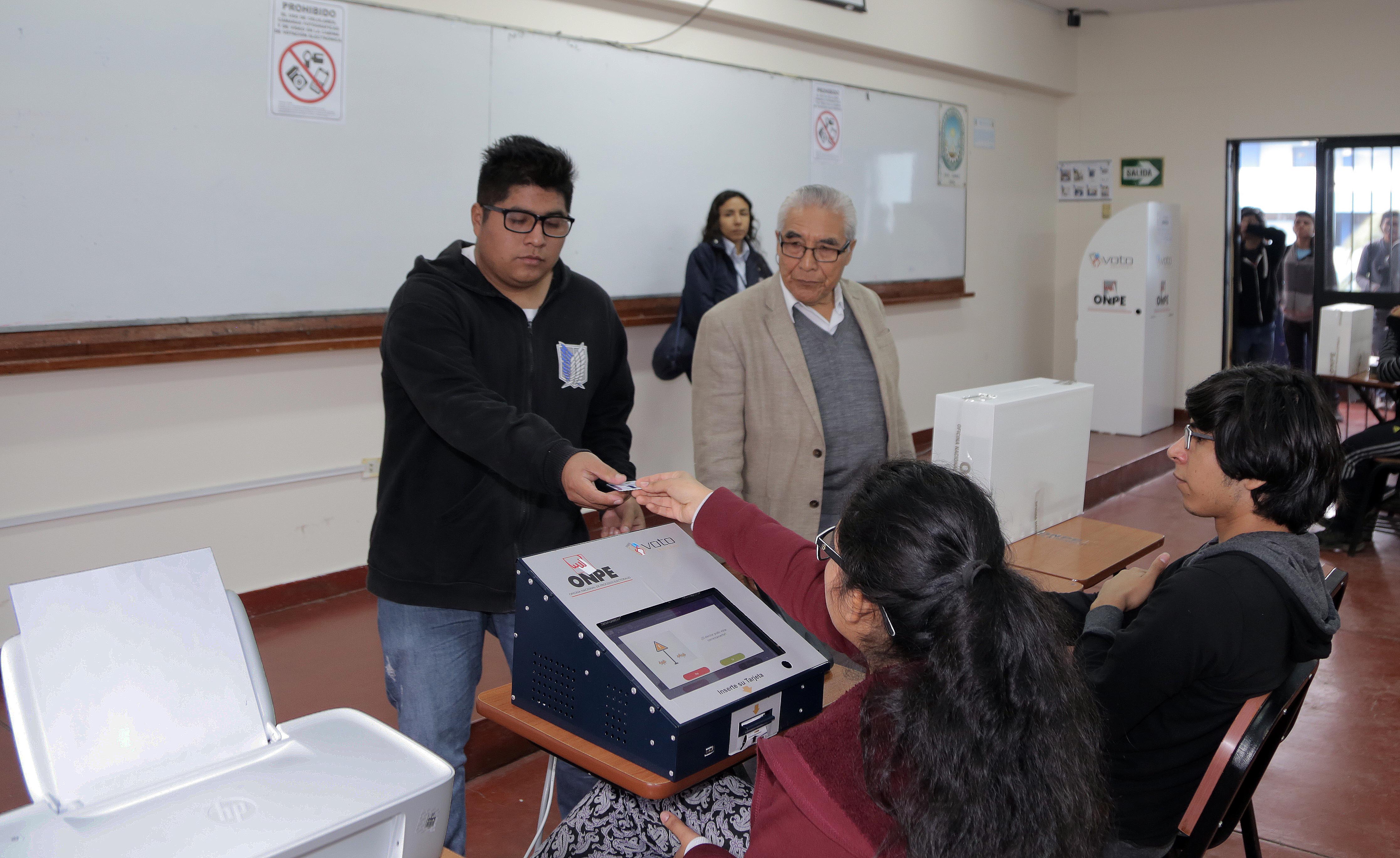 Partidos políticos deben cumplir requisitos asevera la Onpe