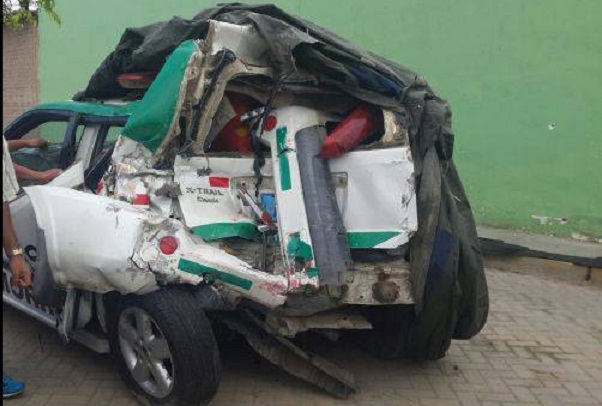 Dos policías graves luego que patrullero fuera impactado por un ómnibus 